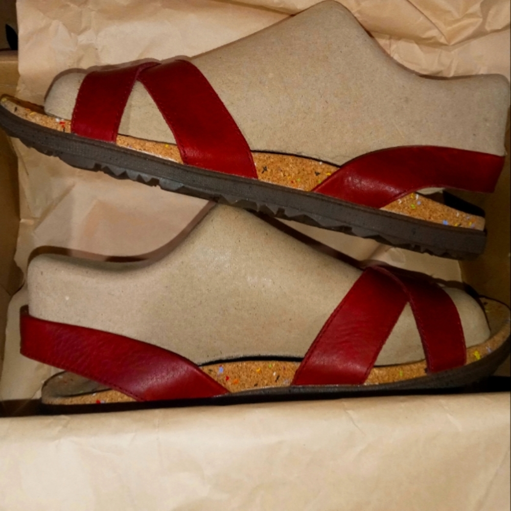 Brand new in Box Merrell Sandals Size 9